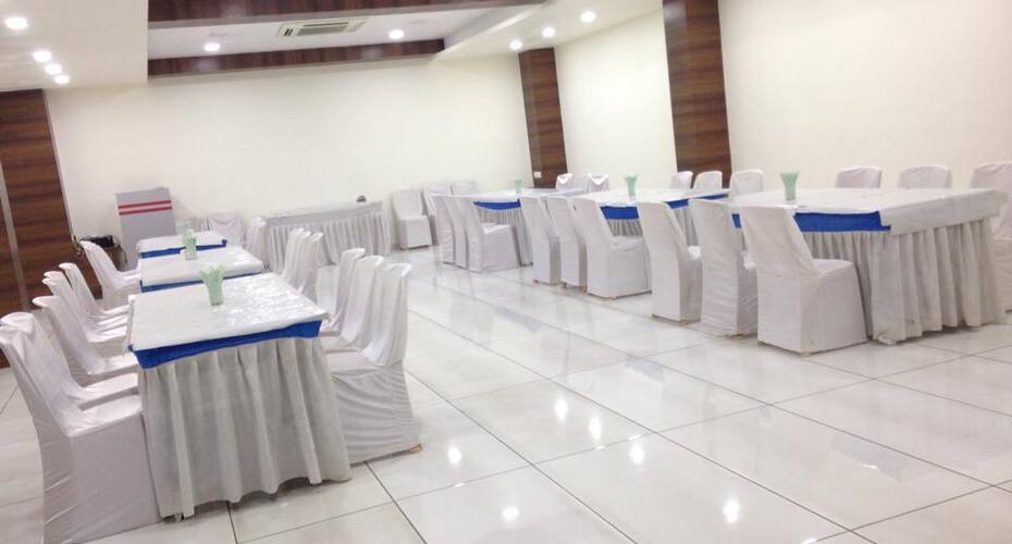 President Hotel, Surendranagar 4